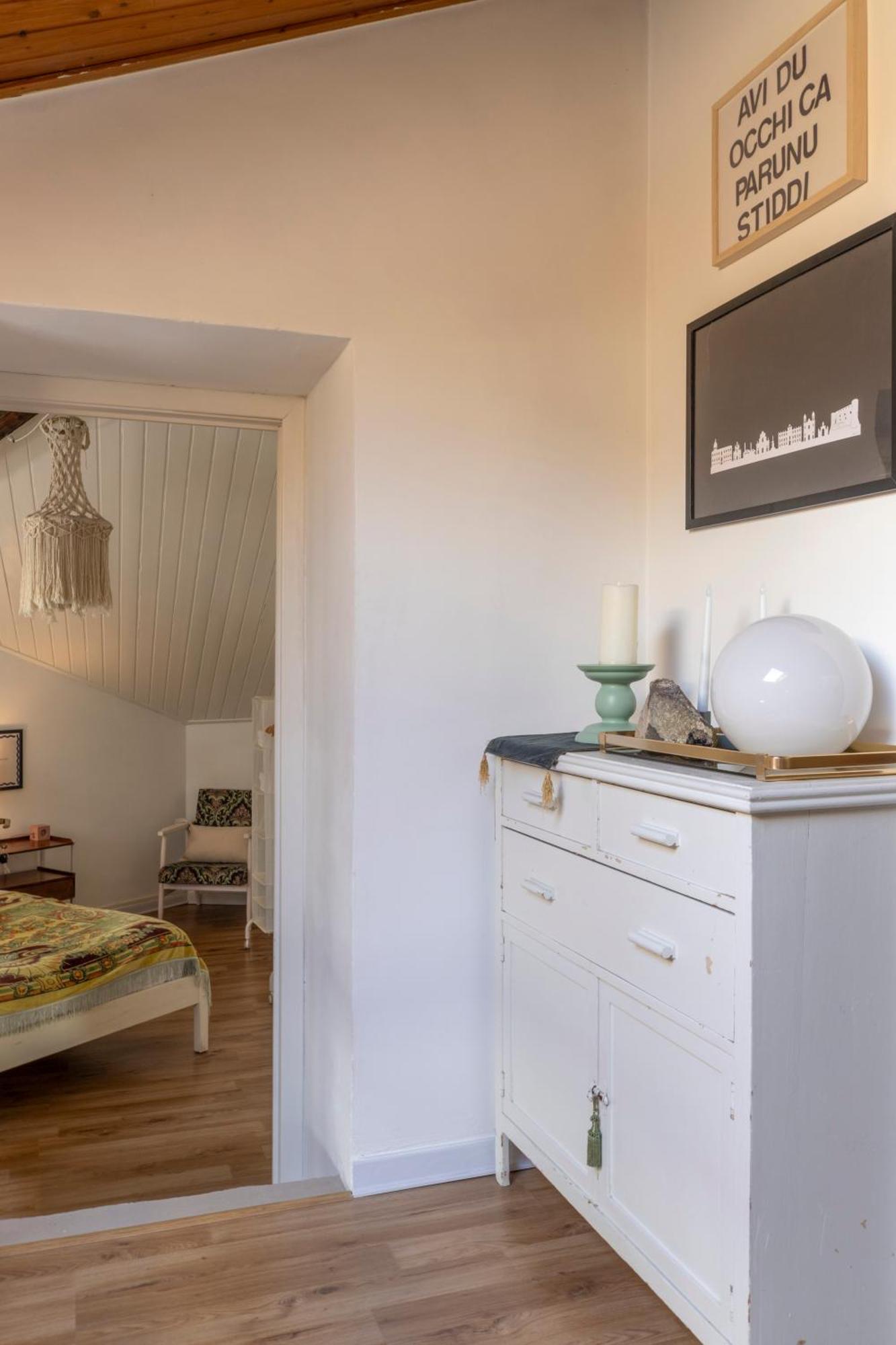 Homestay Rooftop Катания Екстериор снимка
